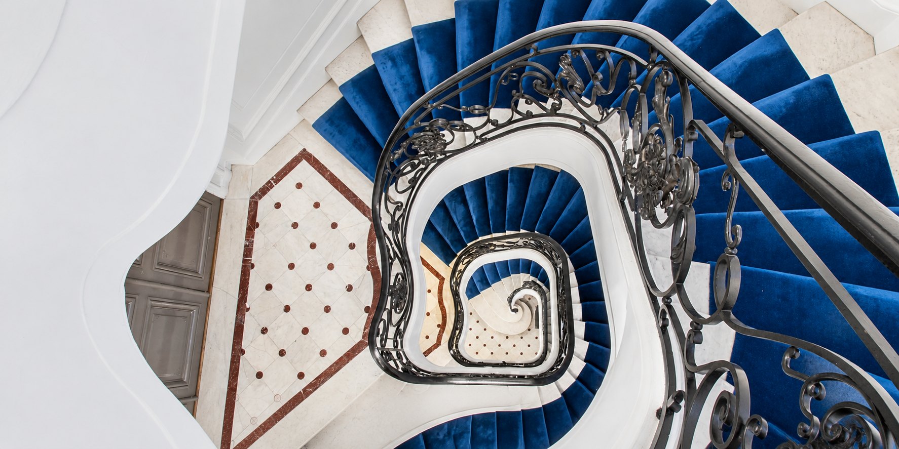 Escalier vu d’en haut